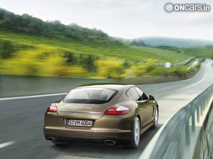 Porsche Panamera 4 Exterior img4