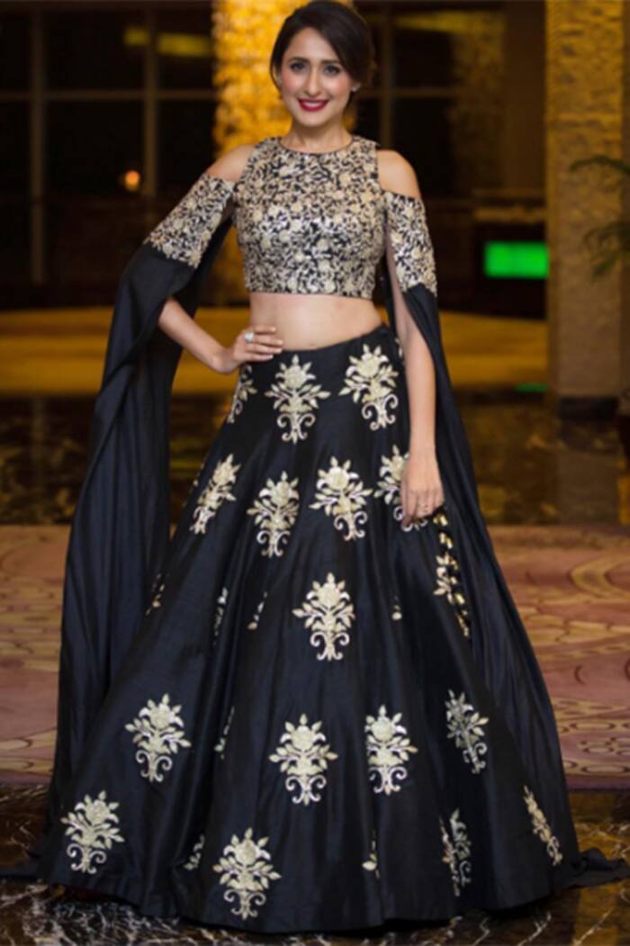 Pragya Jaiswal in SVA couture at green carpet of IIFA Utsavam  2017