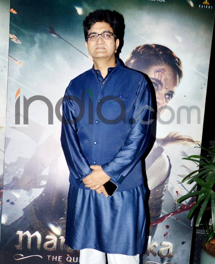 Prasoon Joshi Goes Traditional at The Screening