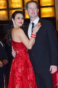 Bollywood celebs who found their love in foreign lands!