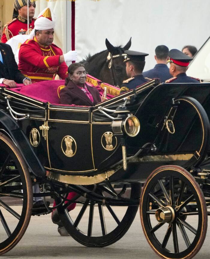 President Droupadi Murmu arrives for the Beating Retreat ceremony at Vijay Chowk in New Delhi