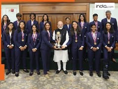 PM Narendra Modi meets World Cup-Winning Indian Women's Cricket Team, heartwarming pictures take Internet by storm