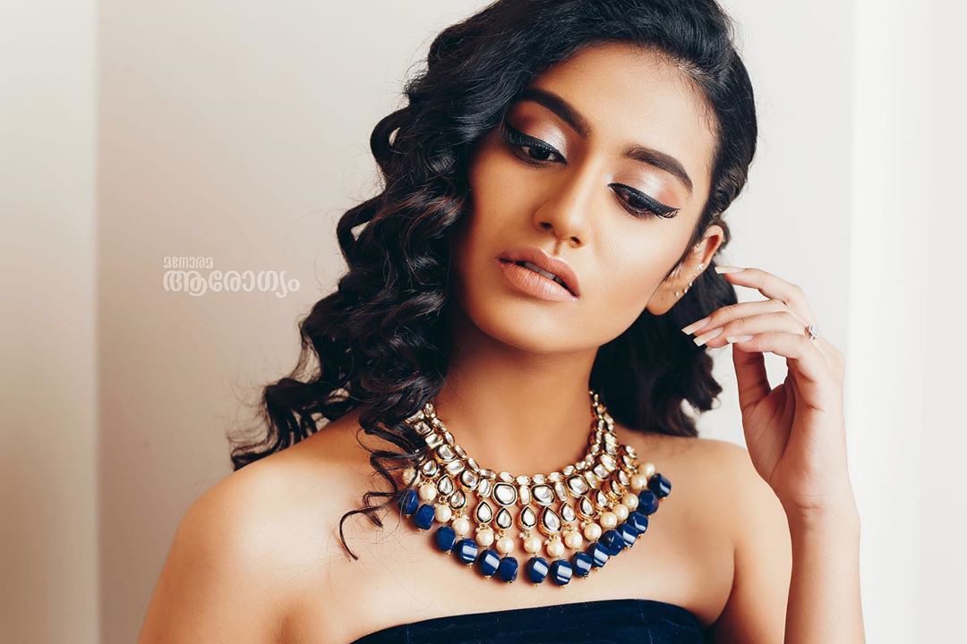 Priya Prakash Varrier Looks Stunning in Crop Top And Skirt Priya Prakash Varrier Looks Stunning in Crop Top And Skirt