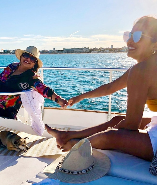 Priyanka Chopra Chills With Her Mom Madhu Chopra Priyanka Chopra Chills With Her Mom Madhu Chopra