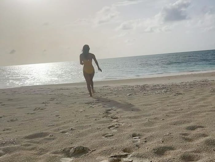 Priyankas Baywatch moment, running into the ocean in a yellow one-piece
