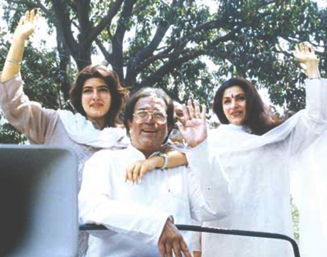 Rajesh Khanna during his political promotions with daughter Twinkle