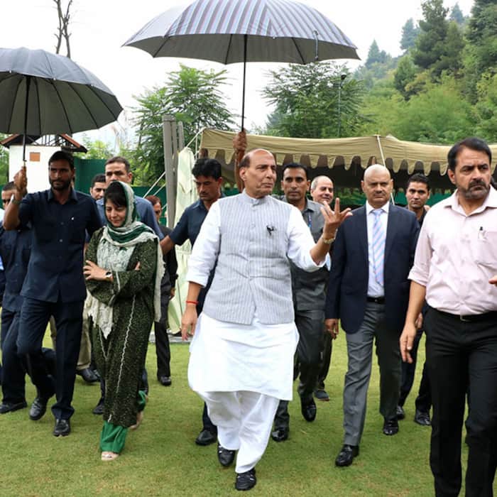 Rajnath Singh visits Mehbooba Mufti’s residence in Srinagar