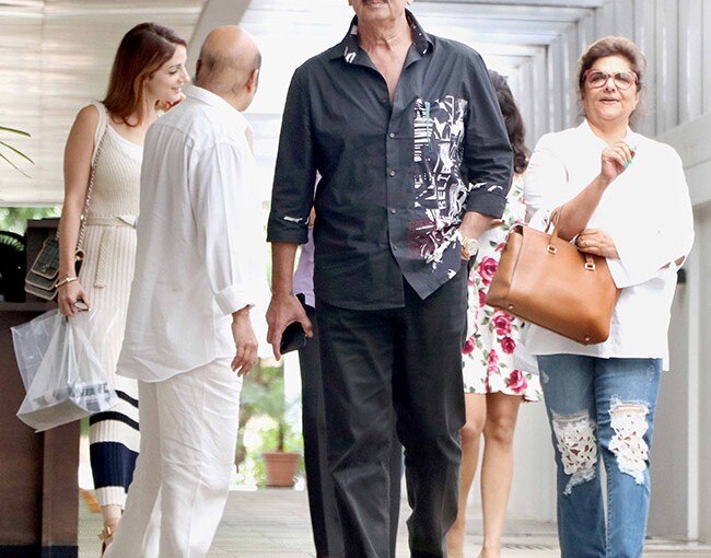 Rakesh Roshan with wife Pinky Roshan and Sussanne Roshan