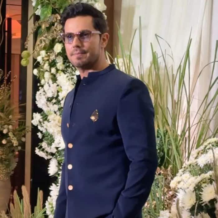 Randeep Hooda keeps it classy in traditional attire