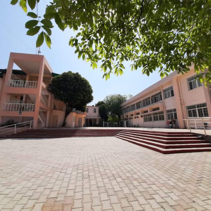 Rank 13  Deshbandhu College
