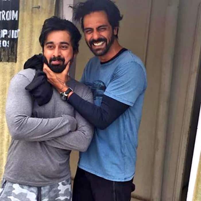 Rannvijay Singh and Arjun Rampal pose for a cute picture