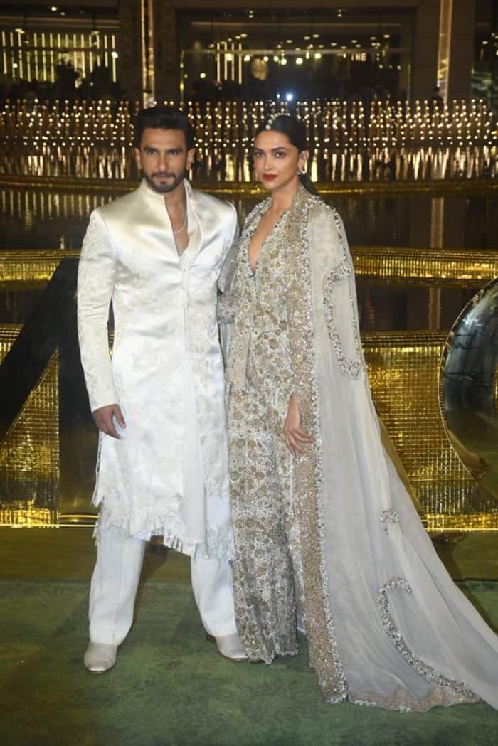 Ranveer Singh-Deepika Padukone - Showstoppers
