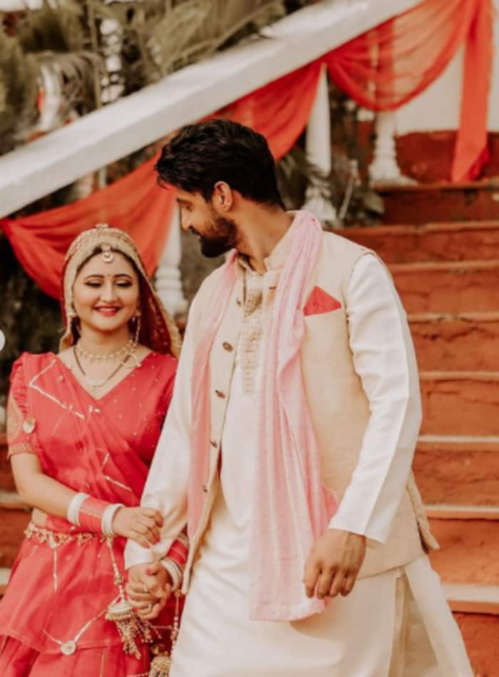 Rashami Desai And Tanuj Virwani Turn Love Birds For  Tandoor 