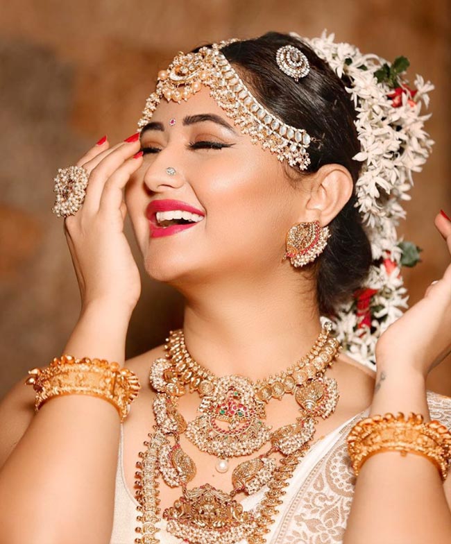 Rashami Desai Flaunts Her Million Dollar Smile