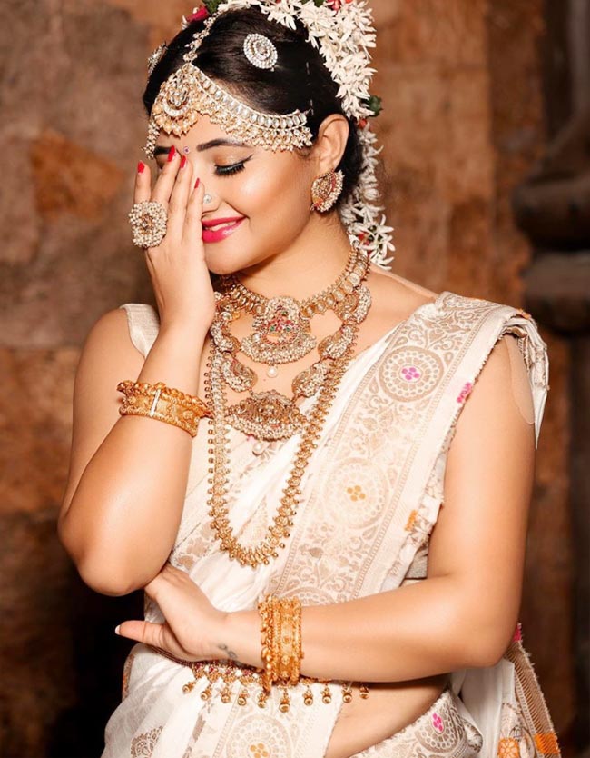 Rashami Desai Gives Major Fashion Goals