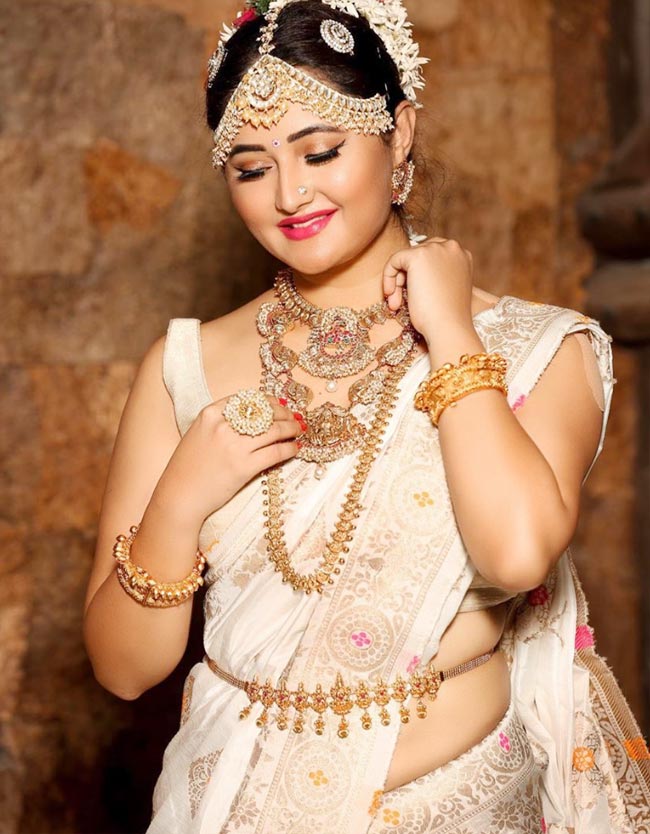 Rashami Desai Sets Internet on Fire