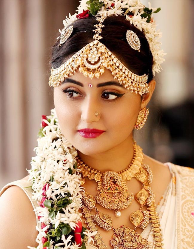 Rashami Desai’s Bridal Look Will Amp Up Your Festive Mood