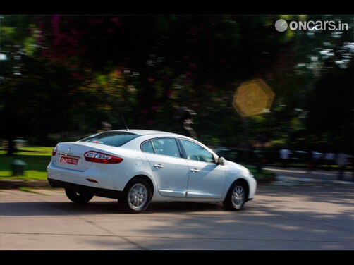 Renault Fluence dCi 110 Exterior img11