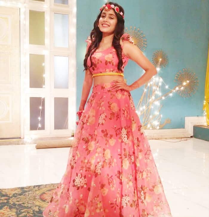 Yeh Rishtey Hain Pyaar Actor Rhea Sharma Looks Ethereal in Ethnic ...