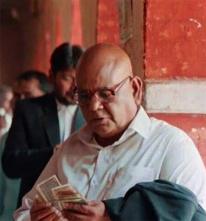 RIP Satish Kaushik: Advocate Sadhoram Kewat in Kaagaz