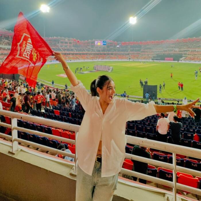 RJ Mahvash was spotted cheering for Yuzvendra Chahal