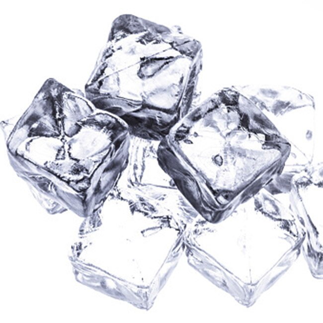 Use lemon juice to lighten your dark lips