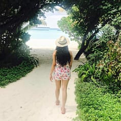 Saath Nibhana Saathiya fame Rucha Hasabnis shares DREAMY pictures of her anniversary from Maldives!
