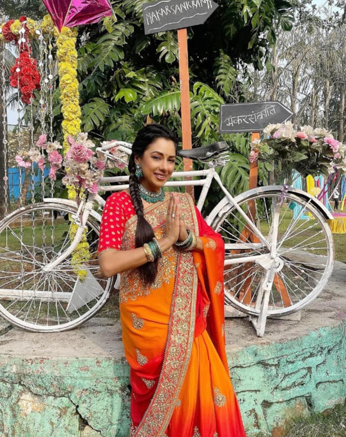pics-anupamaa-casts-celebrate-makar-sankranti-with-colourful-clothes