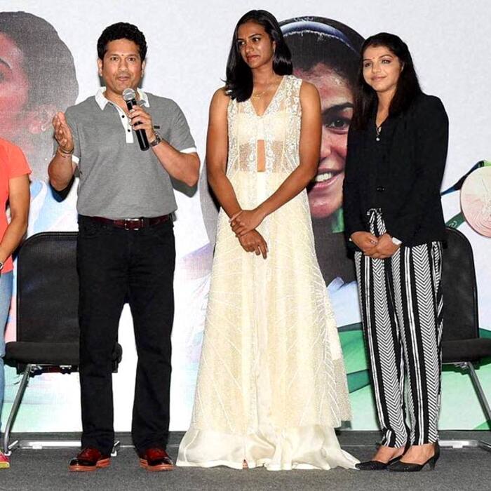 Sachin Tendulkar clicked with PV Sindhu and Sakshi Malik
