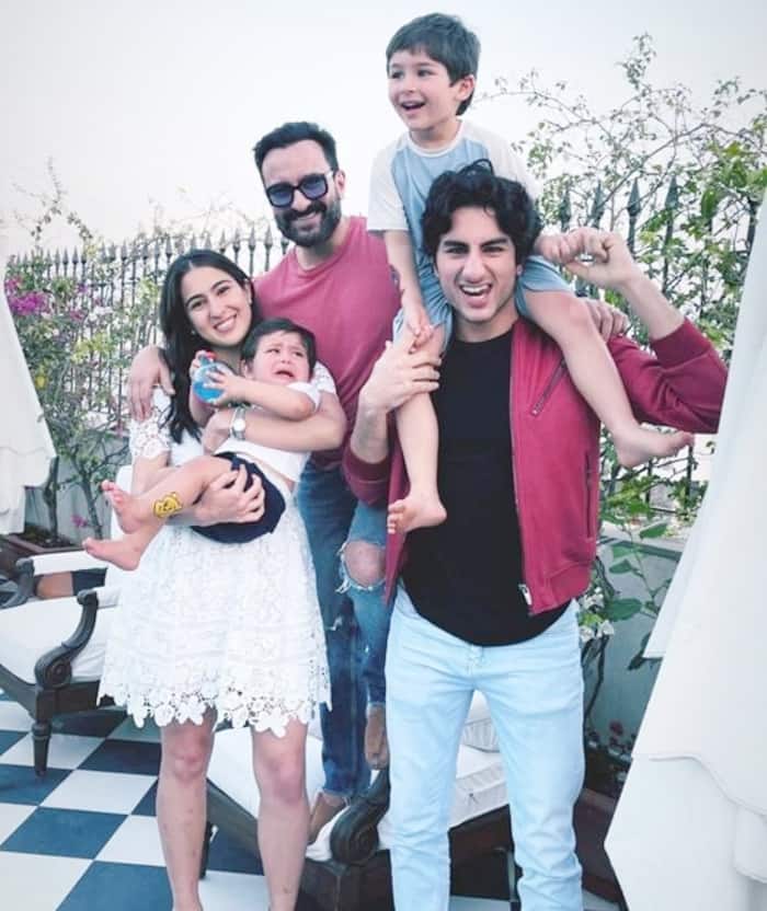 Saif Ali Khan With Little Munchkins Taimur And Jeh