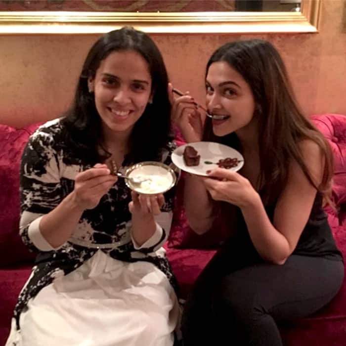 Saina Nehwal shares a picture with Deepika Padukone