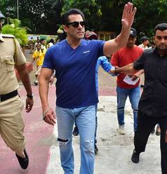 Maharashtra Assembly Election 2019: Aamir Khan, Lara Dutta, Sachin Tendulkar, Anil Kapoor, Deepika Padukone And Others Cast Vote in Mumbai