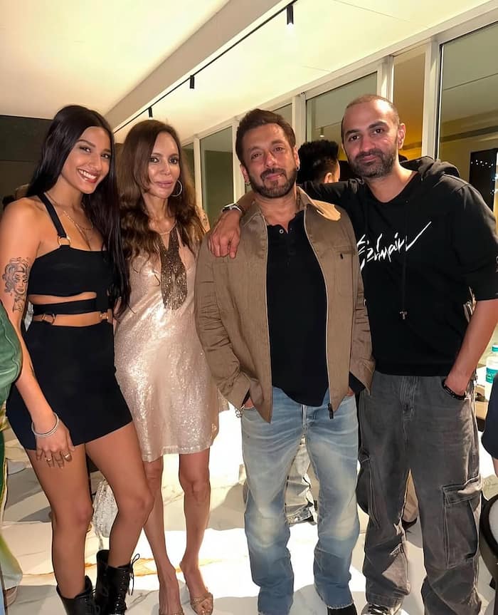 Salman Khan s friends from the industry also came for the party