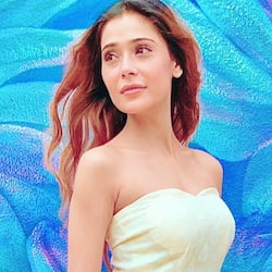 Sara Khan Photos | Latest Pictures of Sara Khan | Sara Khan ...