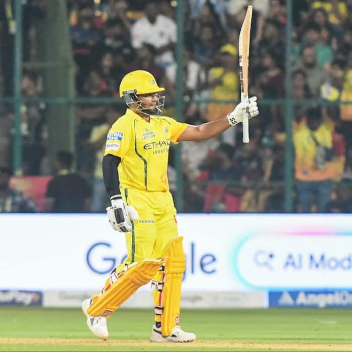 Sarfaraz Khan became 1st ever cricketer batting No  4 or lower to complete 50 in first six overs