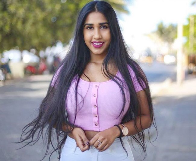 Scarlett Rose's Voluptuous Body in Black