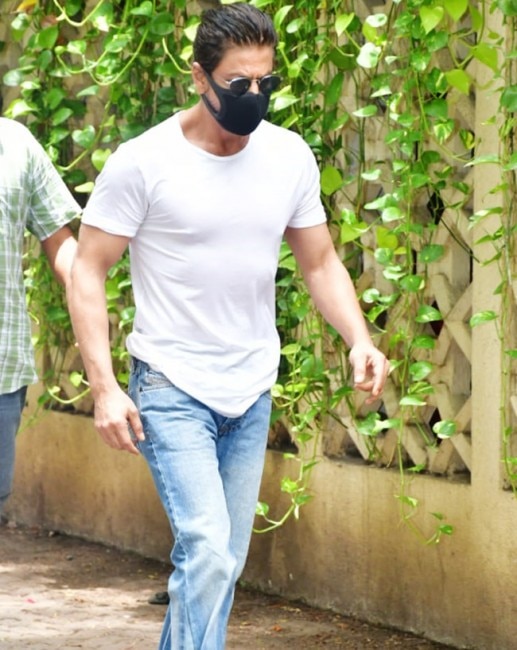 Srk in white t shirt Clearance