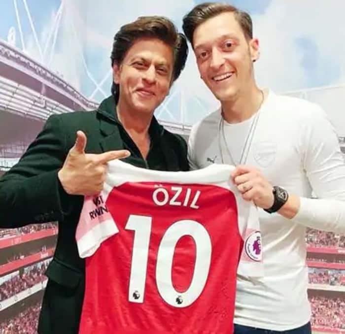 Shah Rukh Khan Visits Arsenal Stadium, Meets Footballer Mesut Ozil in London