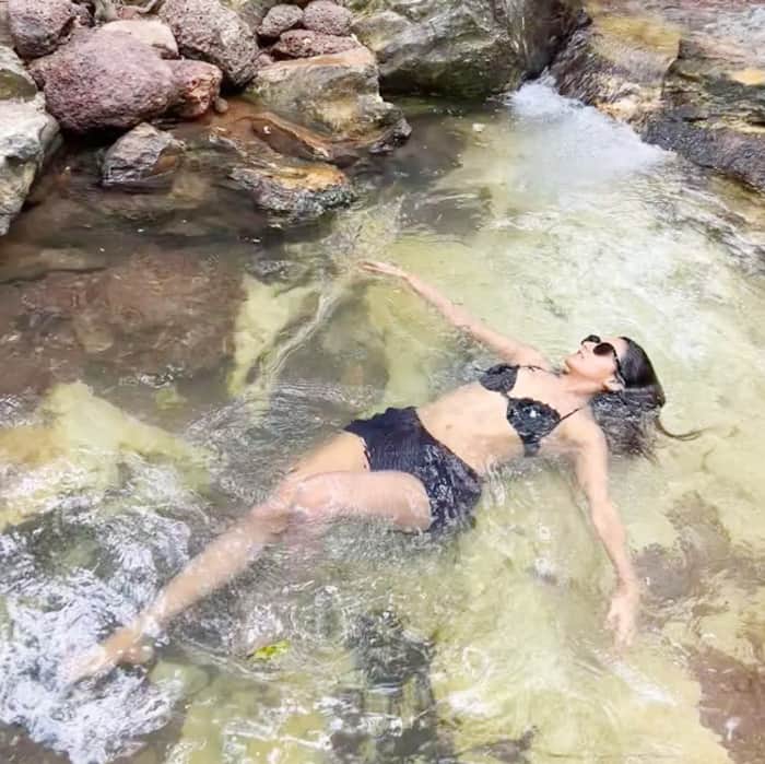 Shakti Mohan Scorching Hot