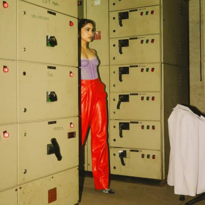 Sharvari Waghraisea fashion bar 