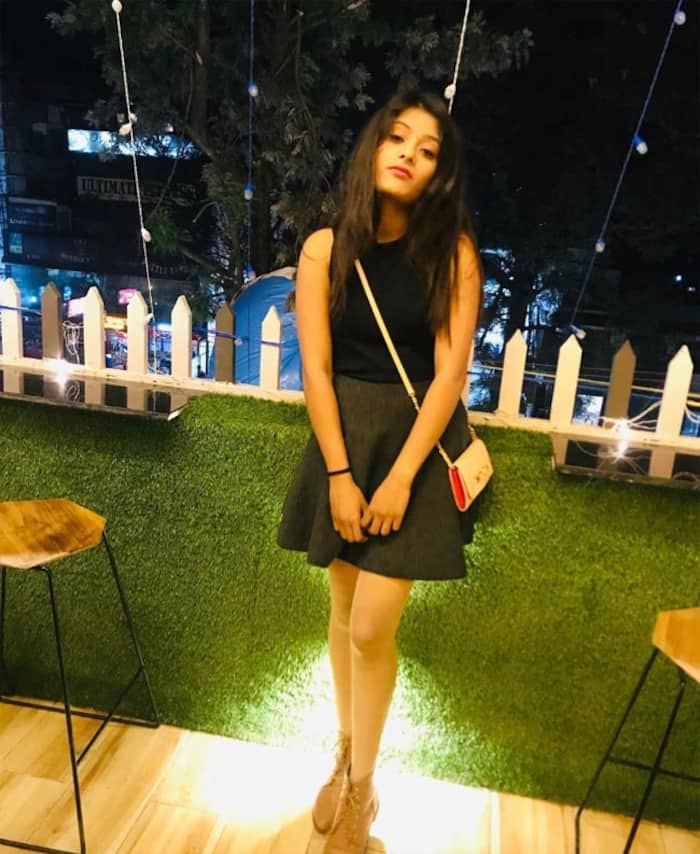 Shivangi Joshi Shares Unseen Pictures of Her Gorgeous Sister Sheetal ...