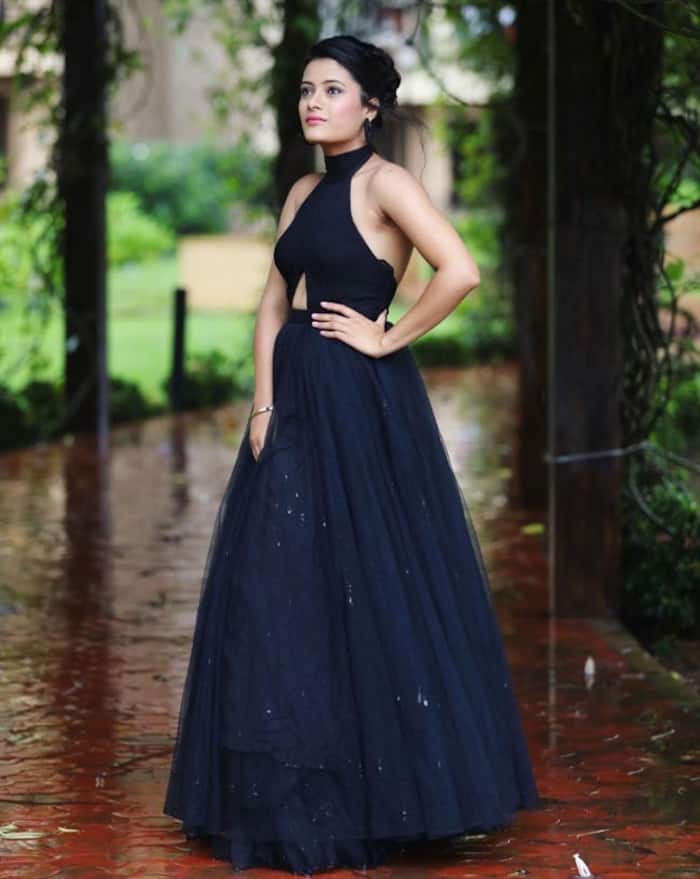 Shivangi Joshi Shares Unseen Pictures of Her Gorgeous Sister Sheetal ...