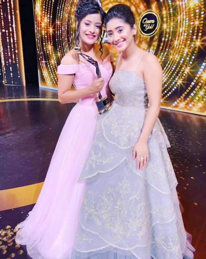 Shivangi Joshi Shares Unseen Pictures of Her Gorgeous Sister Sheetal ...