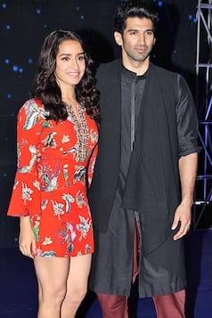Ok Jaanu promotions: Aditya Roy Kapur and Shraddha Kapoor rock the desi look on the sets of Indian Idol 9
