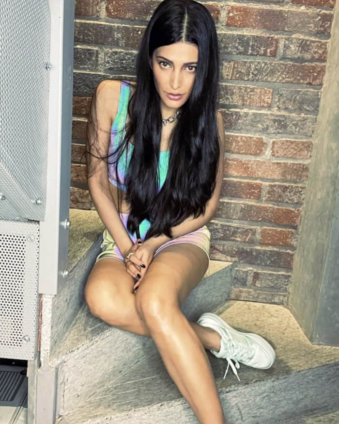 Shruti Haasan Look Is Casual  Yet Hottest