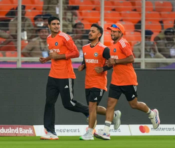 Shubman Gill, Ishan Kishan and Kuldeep Yadav warm up at the Narendra ...