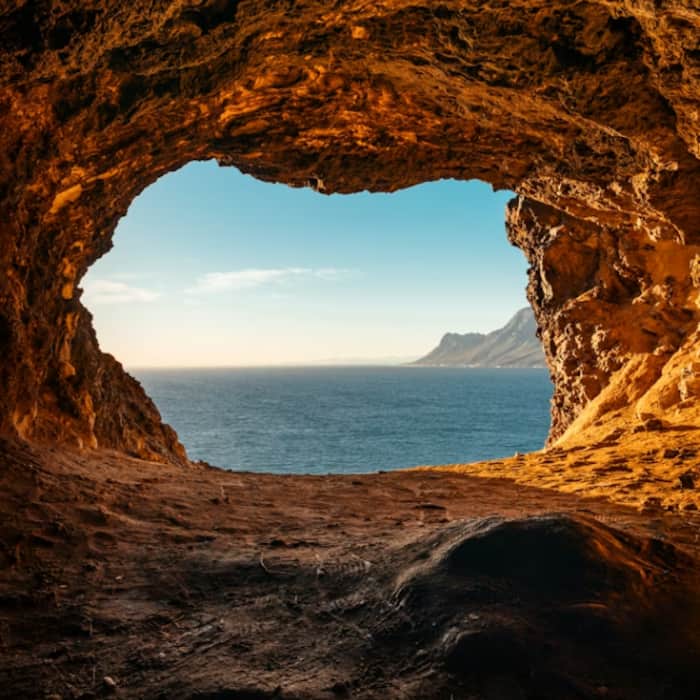 Snezhnaja Cave