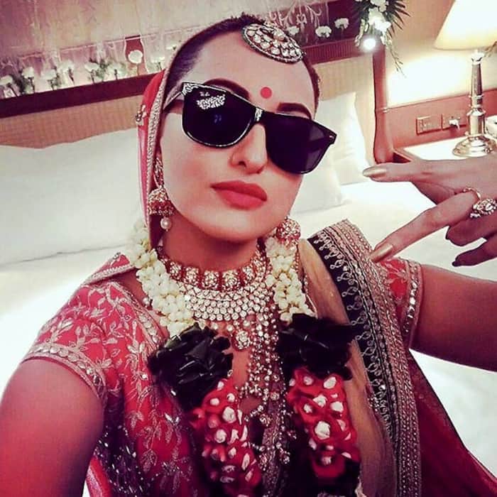 Sonakshi Sinha clicks a selfie