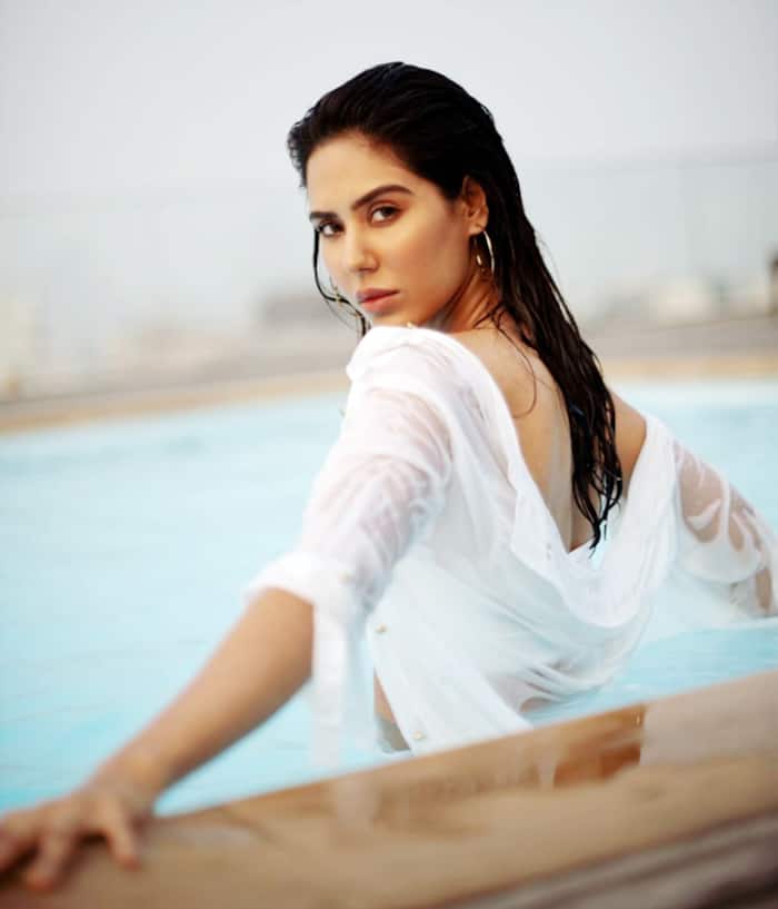 Punjabi Hottie Sonam Bajwa Oozes Oomph In White Bikini Look punjabi-hottie-sonam-bajwa-oozes-oomph-in-white-bikini-look