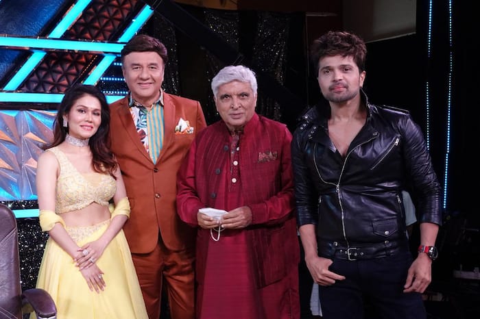 Sonu Kakkar  Javed Akhtar on the sets of Indian Idol 12